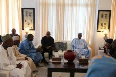 Diktator Jammeh Tolak...