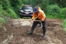 Akses Jalan Raya Temukus-Singaraja...