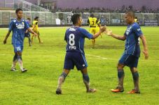 Coach Jose Puji Pemain...