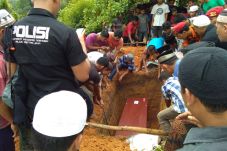 Polisi yang Tewas di...