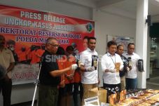 Polisi Bekuk Pengedar...