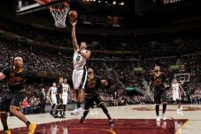 Kawhi Leonard Bantu...