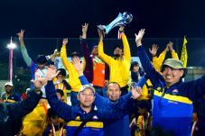 IndoQapco FC Rebut Trofi...