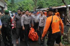 Seberangi Sungai Pulang...