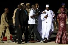 Diktator Jammeh Kabur,...