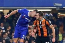 Ditanduk Gary Cahill,...