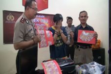 Bergaya Hidup Mewah,...