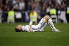 Cristiano Ronaldo Terkapar,...