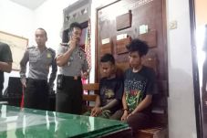 Taman Bunga Berdarah,...