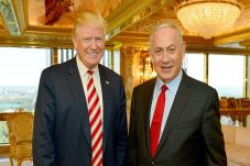 Trump Bekukan Dana Rp2,9...
