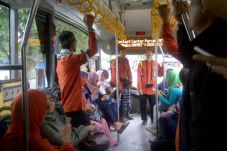 Naik Bus Damri di Bandung...