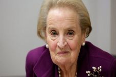 Eks Menlu AS Albright...