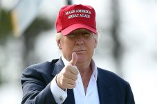 Donald Trump Targetkan...