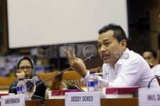Respons Taufik Ismail,...