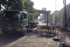 Lupa Rem Tangan, Sopir...