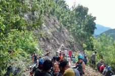 Longsor Rusak Puluhan...