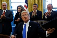 Trump: Saya Tak Larang...