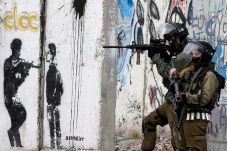 Bentrok, Pasukan Israel...