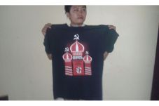 Pakai Baju Palu Arit,...