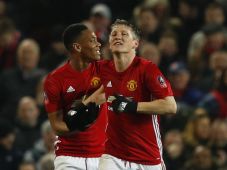 Manchester United Lolos...
