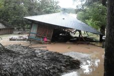 12 Rumah Warga Timor...