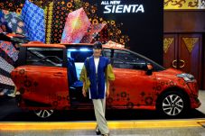 Toyota Sienta Tampil...