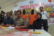 Bawa Sabu dari Jakarta,...