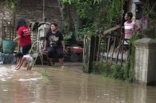 Bengawan Solo Meluap,...