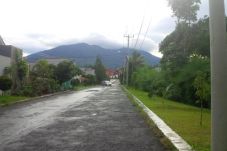 Tinggal di Pegunungan,...
