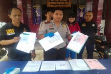 Janda Cantik Dua Anak,...