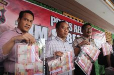 Bongkar Korupsi Kelompok...