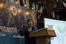 Menteri Susi Berbagi...