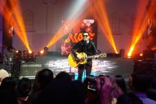 Menyanyi Bersama Naif...
