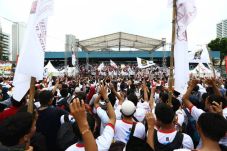 Puluhan Ribu Pendukung...