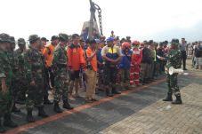 Empat Penyelam Diterjunkan...