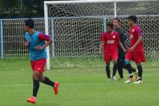Dua Tim PSM Bagi Tugas...