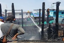 Sedang Diperbaiki, Kapal...