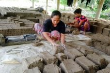 Permintaan Tinggi, Pengrajin...