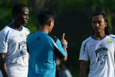 Djanur Nilai Erick Weeks...