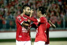 Gol Alberto Goncalves...