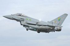 Jet Tempur RAF Cegat...