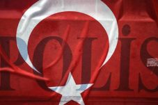 Turki Kembali Pecat...