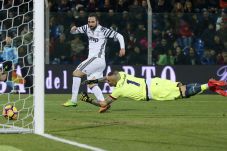 Juventus Kembali Menjauhi...