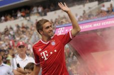 Bayern Kaget, Lahm Pensiun
