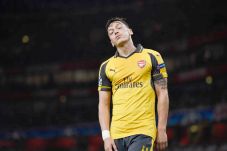 Mesut Oezil Disarankan...