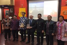 Prof Geoffrey Beri Kuliah...