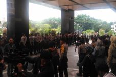 Polisi Perketat Pintu...
