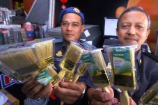 Ributkan Status Halal,...