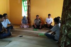 Pamit Pergi KKN, Mahasiswi...
