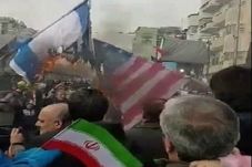 Bakar Bendera AS dan...